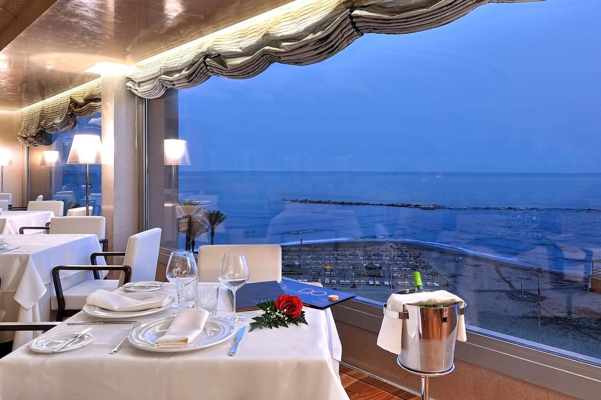 Отель Vincci Seleccion Aleysa Бенальмадена Экстерьер фото Restaurant